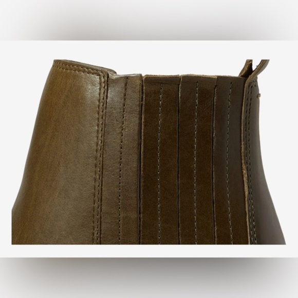 Eileen Fisher Kat olive distressed‎ leather lug sole Chelsea ankle boots size 11 - Picture 4 of 16